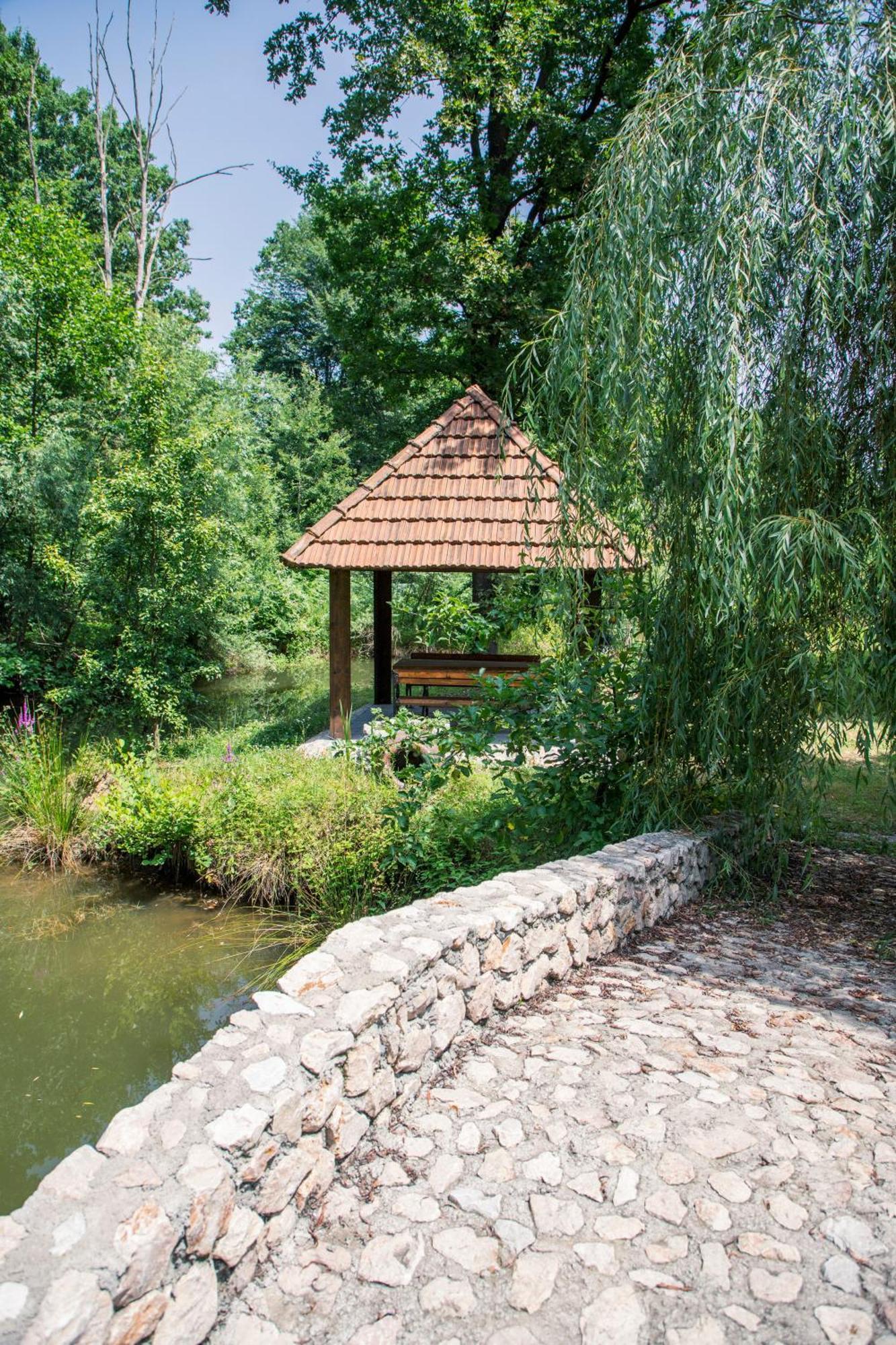 Guest House Mala Prica Zivinice Exterior foto